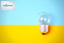 mavi sarı zemin üzerinde ampül